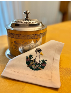 Cotton and Linen Napkin with Glamour for the Five O’Clock Tea — Elegance and Distinction for the Afternoon