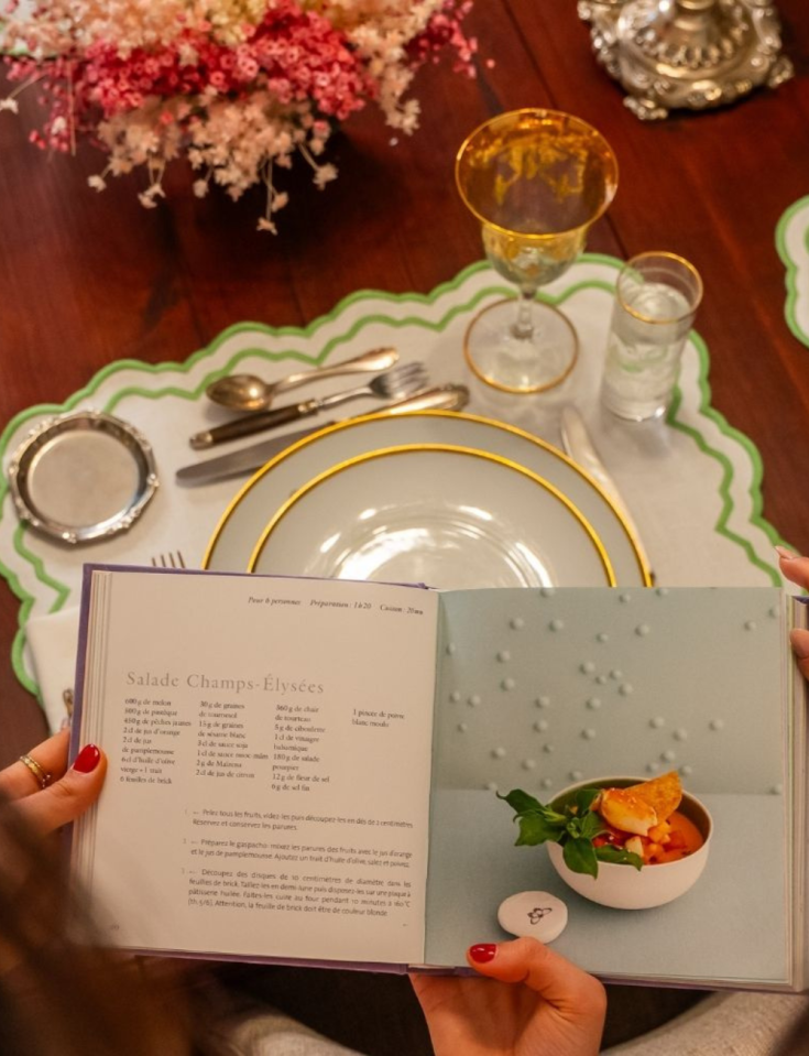 Cotton and Linen Napkin with Glamour for the Five O’Clock Tea: Elegance and Distinction for the Afternoon