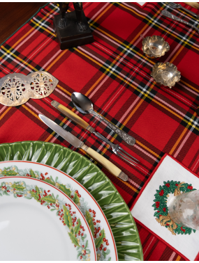 VICTORIAN CHRISTMAS table runner