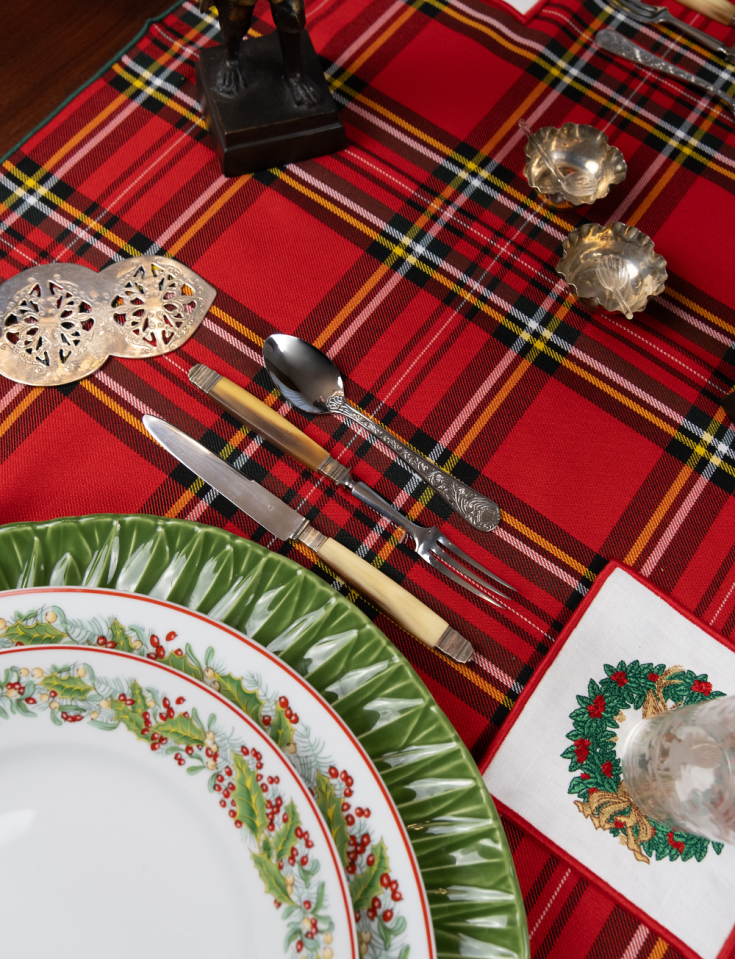 VICTORIAN CHRISTMAS table runner