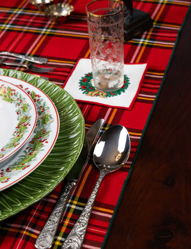 VICTORIAN CHRISTMAS table runner
