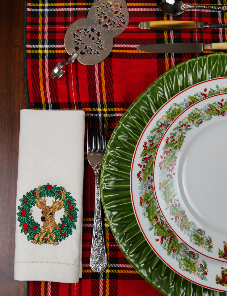 VICTORIAN CHRISTMAS table runner