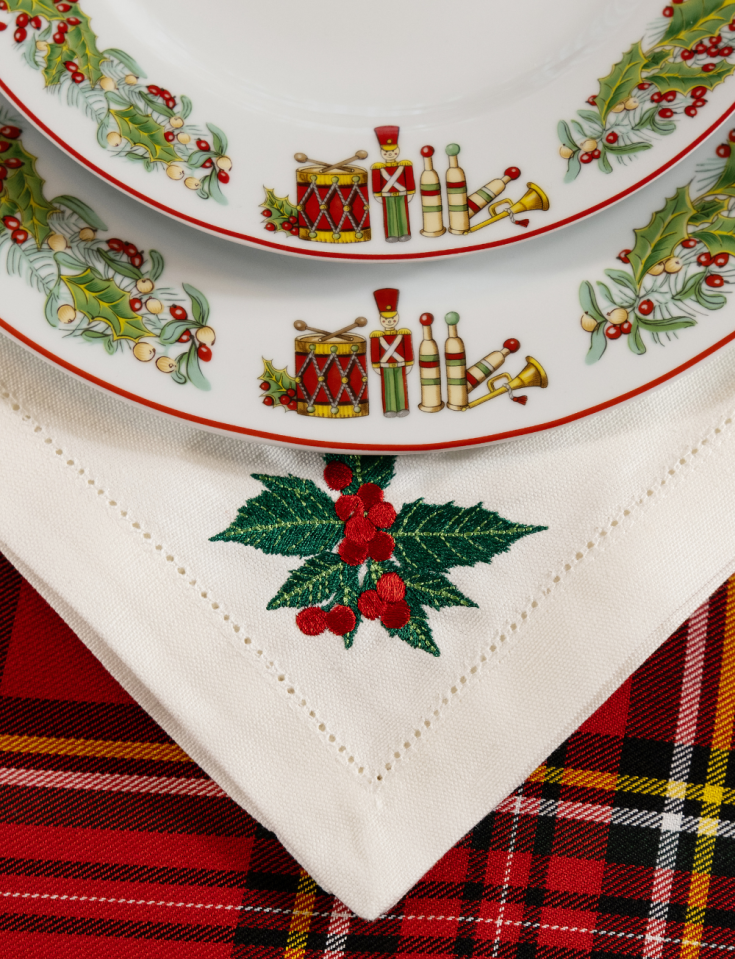 HOLLY BRANCHES dinner napkins