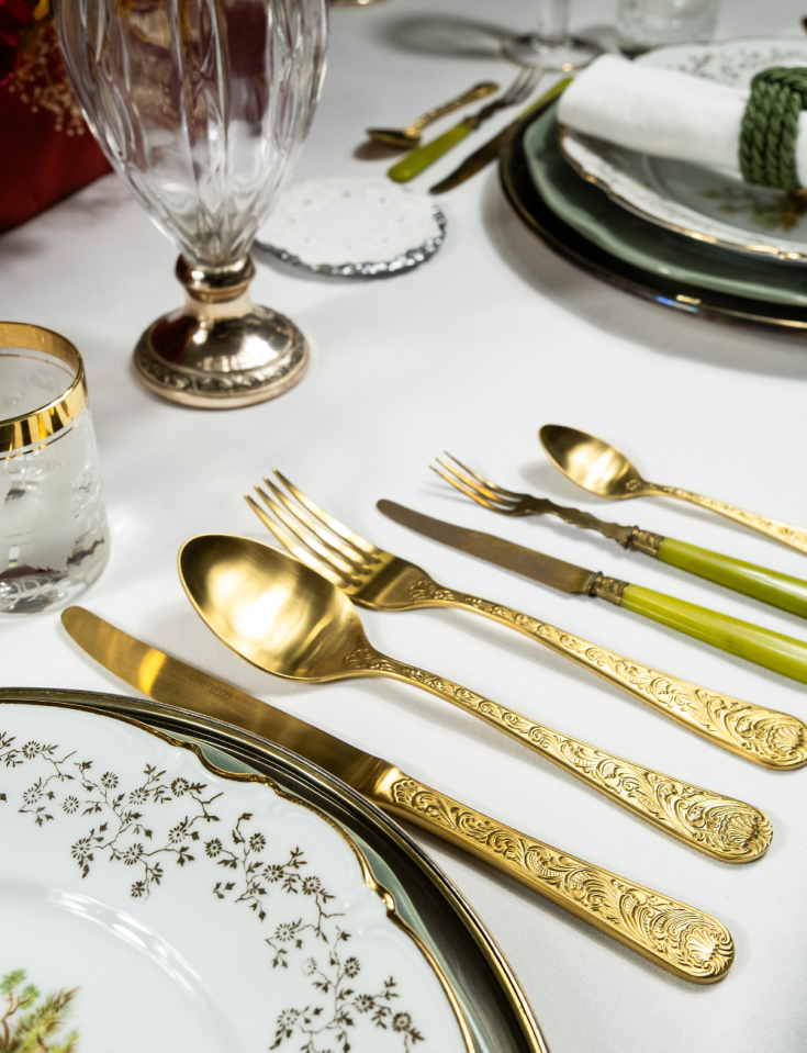 Versailles gold 24 pieces