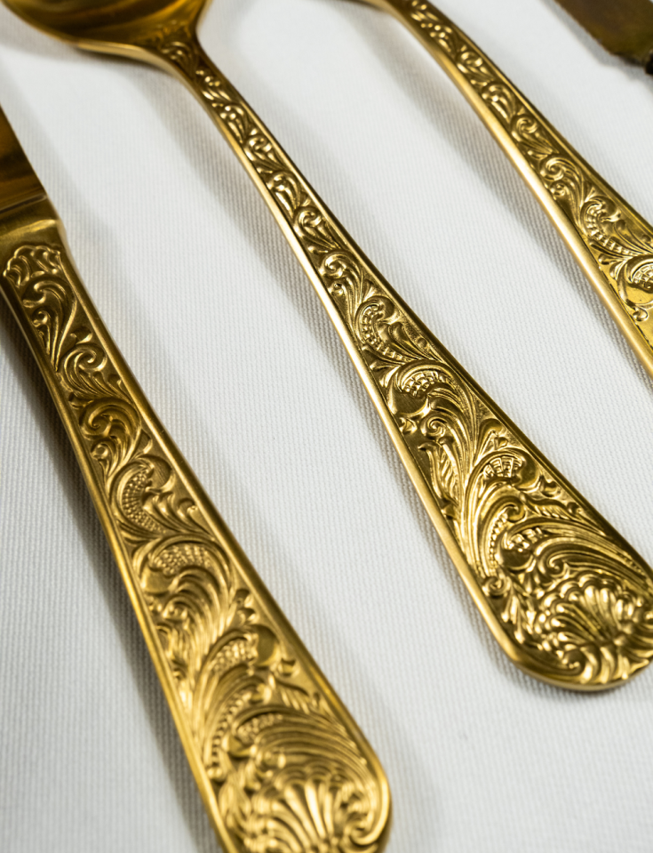 Versailles gold 24 pieces