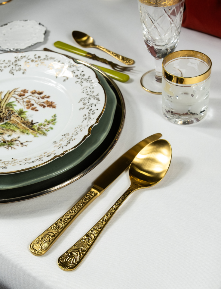 Versailles gold 24 pieces
