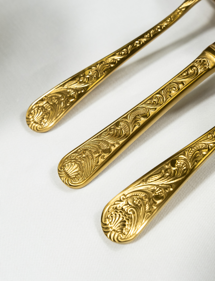Versailles gold 24 pieces